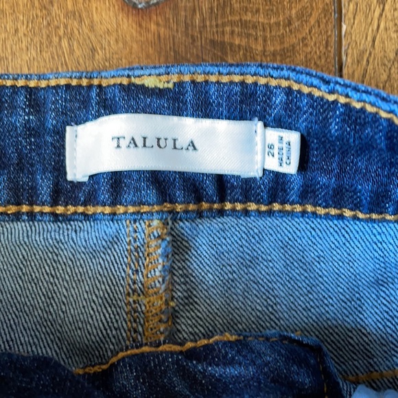 Talula brand new high rise jean shorts. Size 26 - Picture 2 of 3